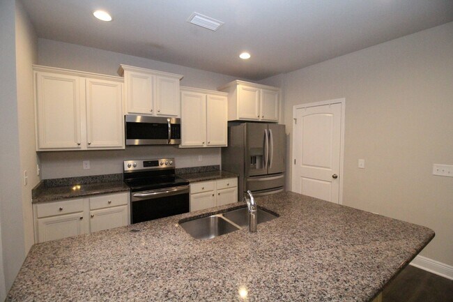 Building Photo - Ashley Plantation 3/2 Home with Open Layou...