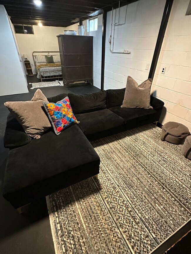 Building Photo - 2425 N Headley Rd