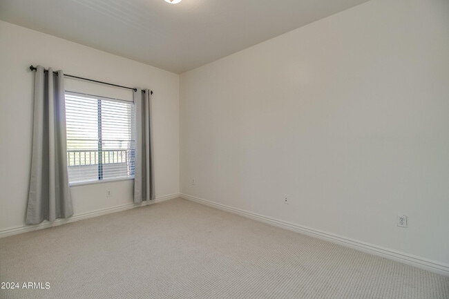 Building Photo - 5450 E Deer Valley Dr