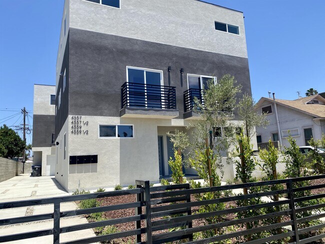 Building Photo - 4557 Pickford St