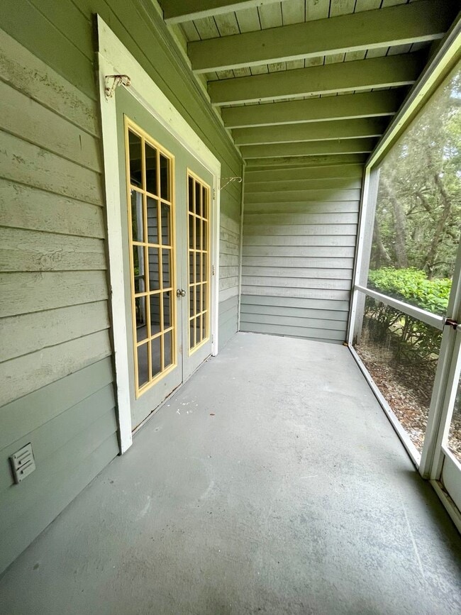 Building Photo - 2 bed 2 bath Raintree Condominium