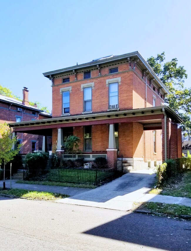 Front Exterior - 65 Smith Pl