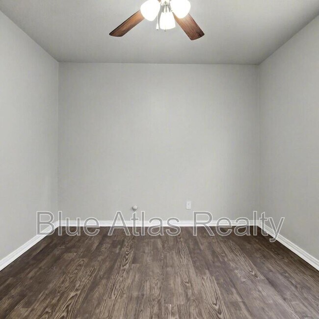 Building Photo - 1613 Continental Dr