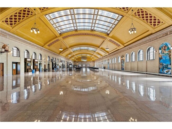 Building Photo - Spacious, Loft in Union Depot with Awesome...