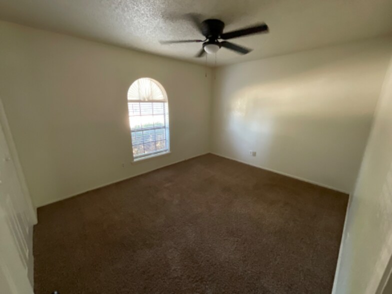 Building Photo - 5221 Kingston Dr
