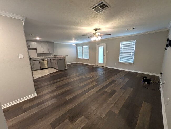 Building Photo - 610 Craig St