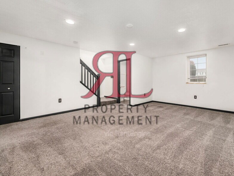 Building Photo - 6071 Phar Lap Dr