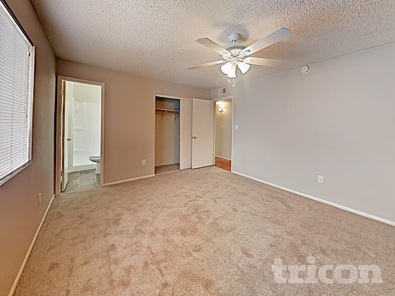 Building Photo - 1246 E Barbara Dr