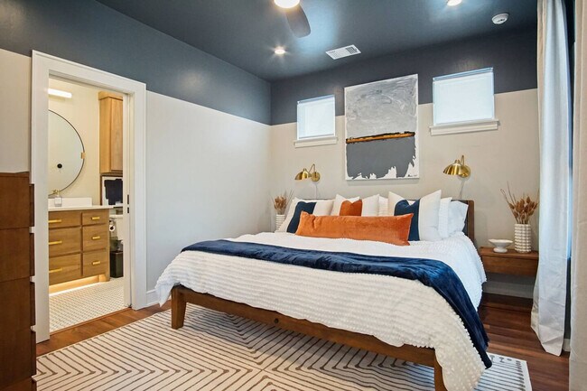 Building Photo - 225 W 1st St