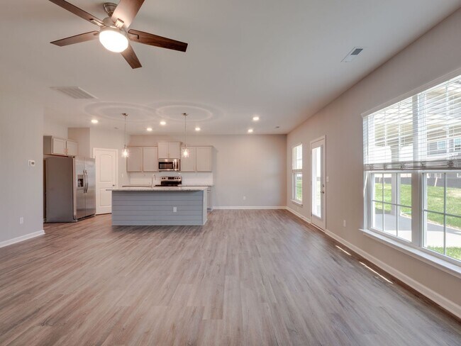 Building Photo - Stunning 2022 Build in Lexington!