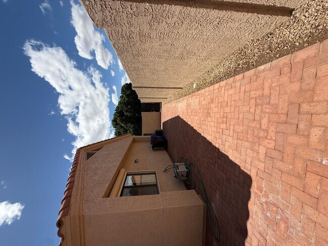 Building Photo - 45 E 9th Pl