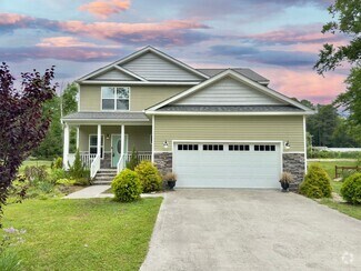Building Photo - Newer Home