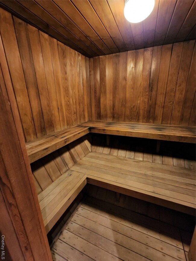 Building Photo - 138 Country Club Ln