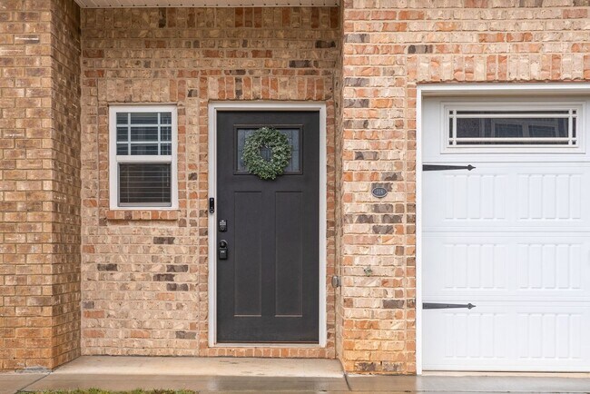 Building Photo - 318 Fallow Cir