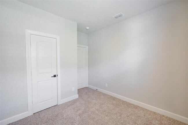 Building Photo - 613 Harbor Oaks Dr