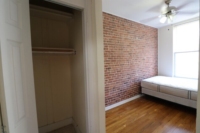 Building Photo - 924 Washington St