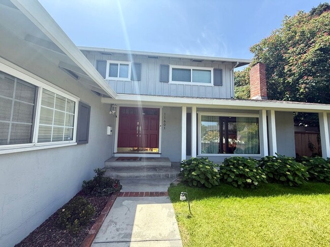 Building Photo - 4 Bedroom/ 3 Bathroom in Dublin!!