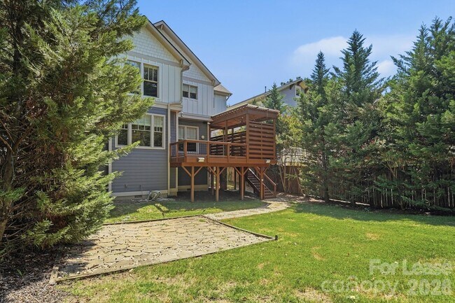 Building Photo - 520 Iverson Way