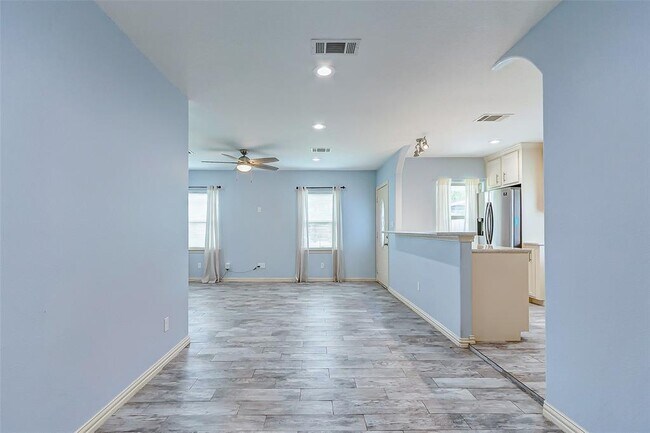 Building Photo - 8020 Bendell Dr