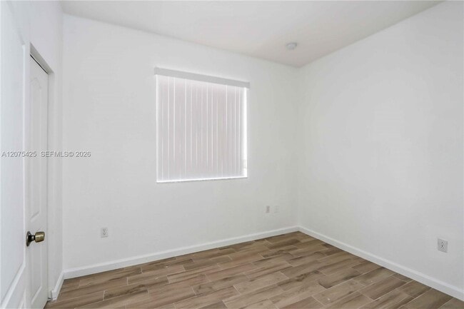 Building Photo - 3955 NE 11th Dr