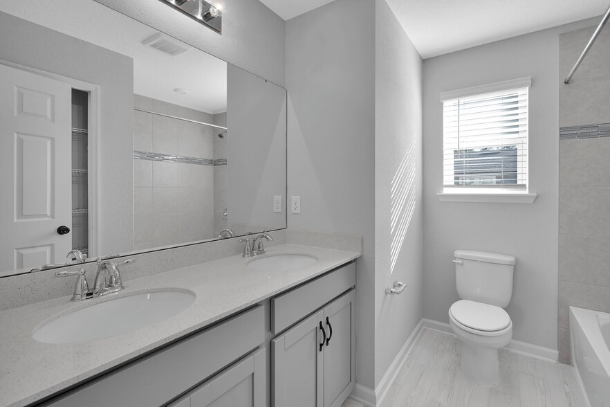 Building Photo - 162 Dahlia Falls Dr