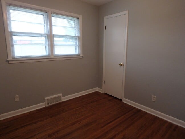 Building Photo - Adorable 3 Bedroom Home!