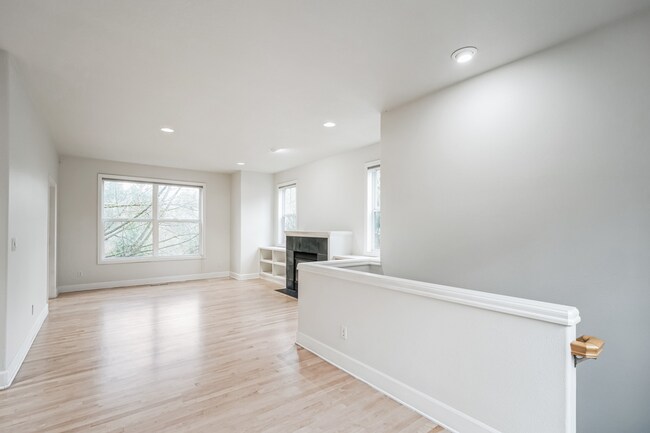 Building Photo - Gorgeous 4 Bed, 2.5 Bath House!