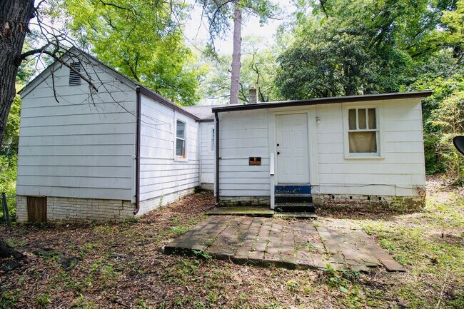 Building Photo - Charming 3 Bed, 1 Bath - Available Now!