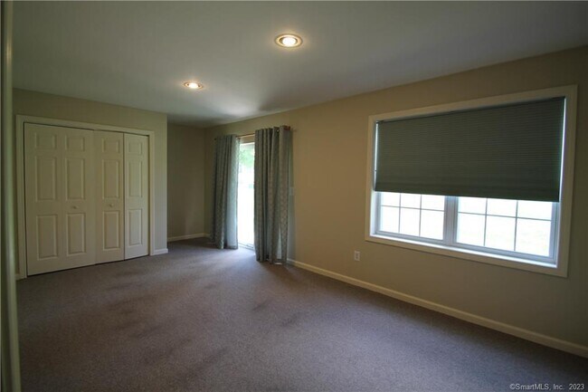 Building Photo - 1001 Cypress Dr