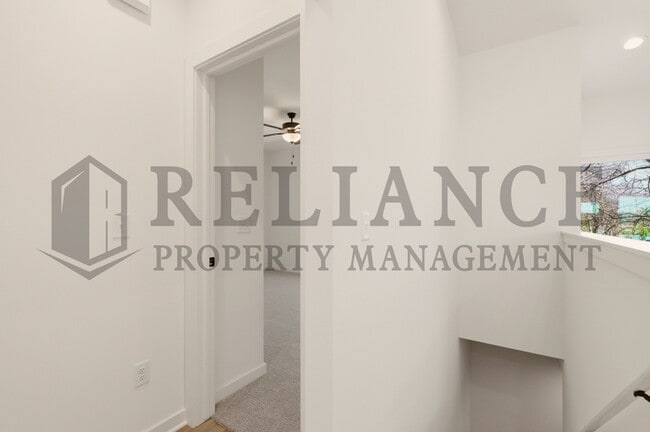 Building Photo - 5240 N Pinecrest Ct