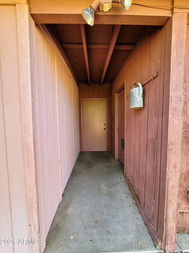 Building Photo - COMING SOON 3-Bedroom 2-bath REMODELED HOUSE