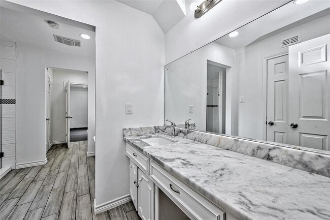 Building Photo - 5319 S Braeswood Blvd