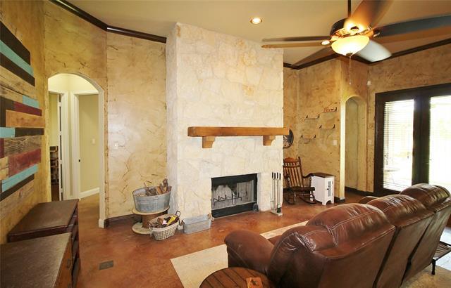 Building Photo - 5641 Country S Ln