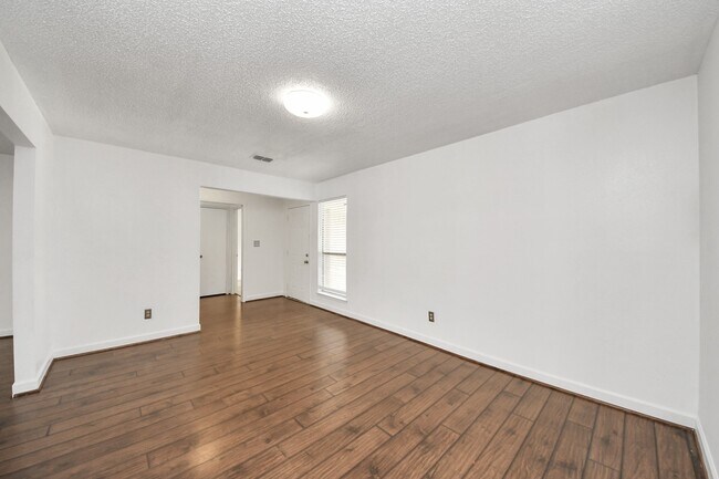 Building Photo - 6230 Grandvale Dr