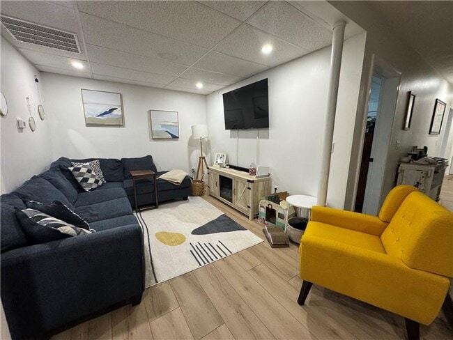 Building Photo - 31 Stella St