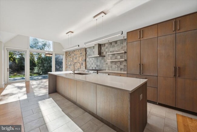 Building Photo - 767 Newtown Rd