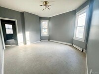 Building Photo - 12 Riverview Pl