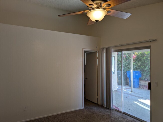 Building Photo - 8730 Sandhill Dr