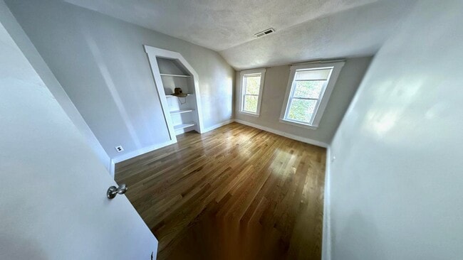 Building Photo - 14 Dow St