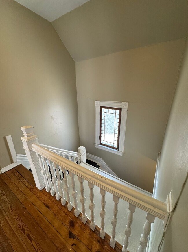 Building Photo - Charming 2 Bed 1.5 Bath in West Wash Park!