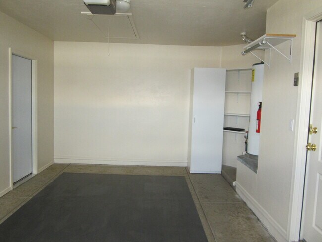 Building Photo - 2172 Tahoe Pl