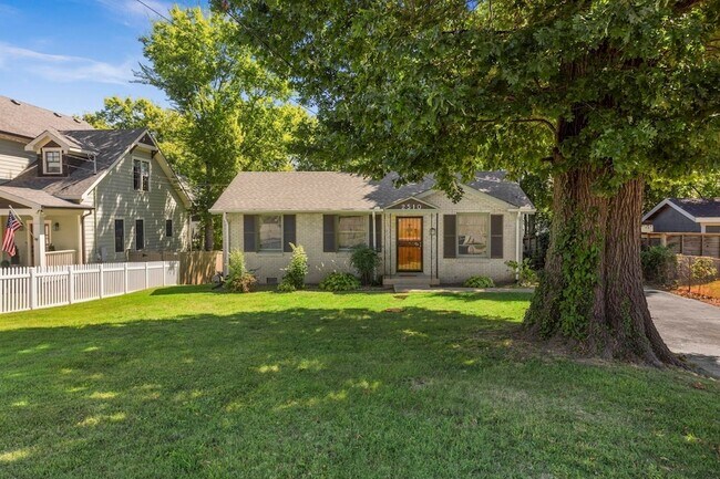 Building Photo - 2510 9th Ave S