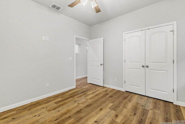 Building Photo - Charming 3-Bed Custom Luxury Rental with 2.5 Baths near Downtown San Antonio – 1668 Sq Ft of Comf...