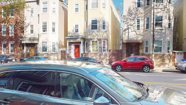 Building Photo - 205 Chelsea St