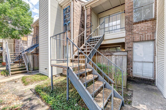 Primary Photo - 3900 Woodchase Dr