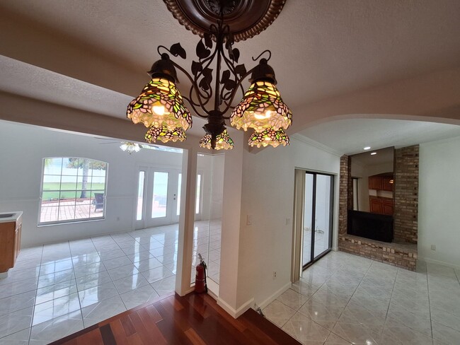 Building Photo - Spacious 4-Bed, 3-Bath Belle Isle Home wit...