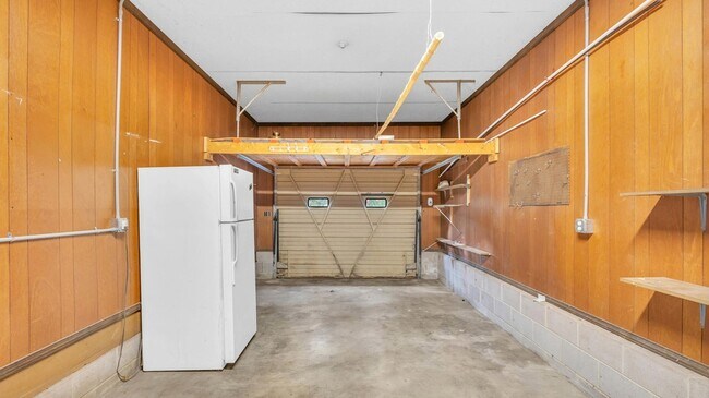 Building Photo - 6923 Barter Dr