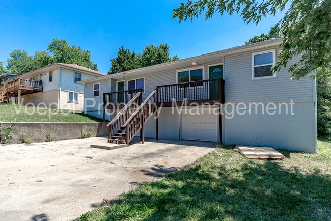 Building Photo - 2 Bedroom 1 Bath Remodeled KCK Duplex