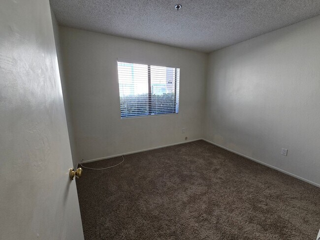 Building Photo - 44500 15th St E