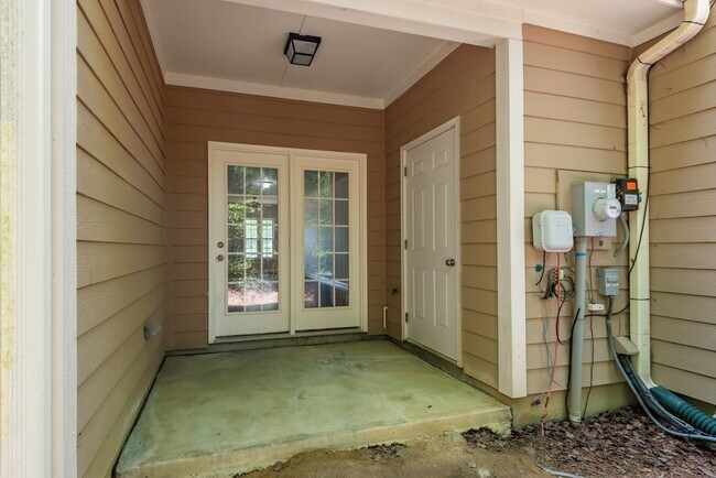 Building Photo - Gorgeous Townhome In Clayton!